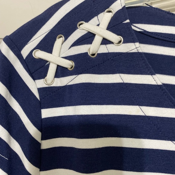 Chicos Dress, beautiful cross cross pattern on shoulders. - Picture 3 of 4